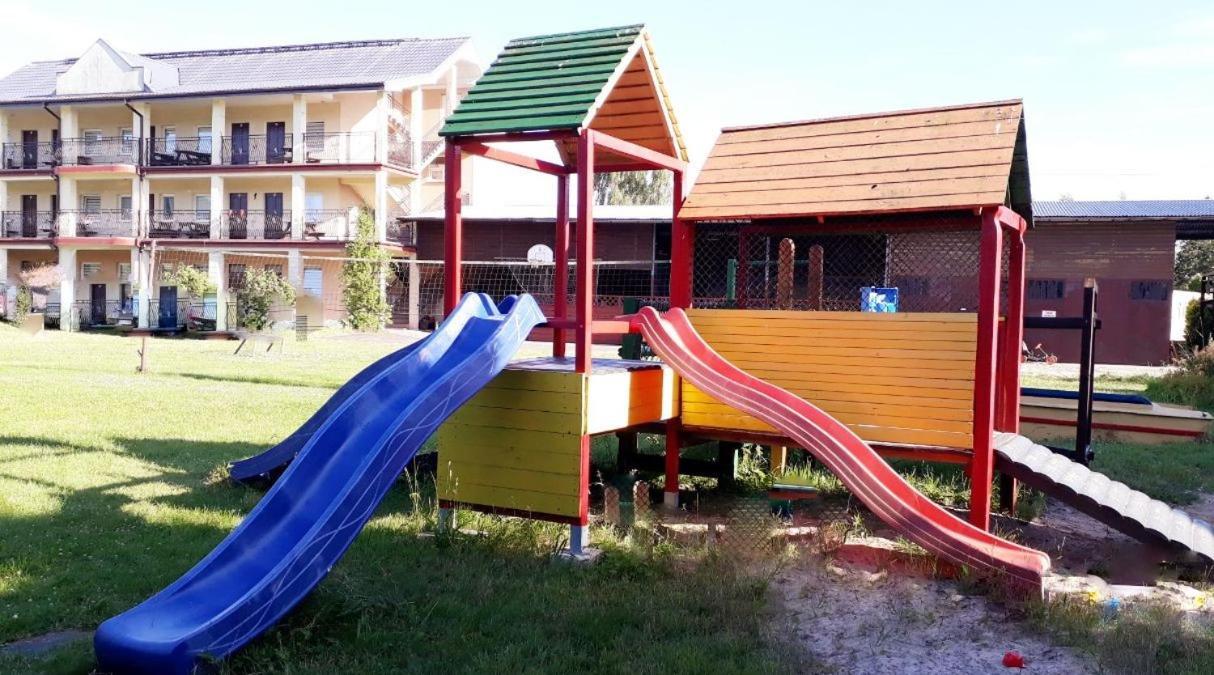 וובה Ow Wilk - Pokoje I Domki Z Aneksami Kuchennymi, Parking, Plac Zabaw מראה חיצוני תמונה
